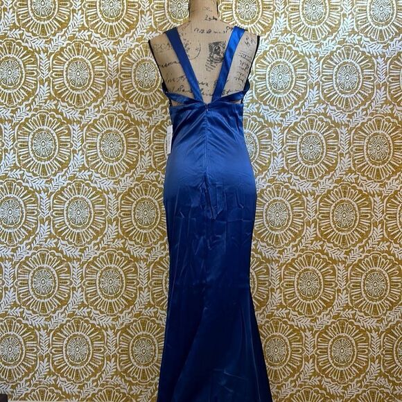 NWT Alamour The Label Ambel Satin Plunge Neckline Front Slit Gown in Navy size M - Picture 11 of 13